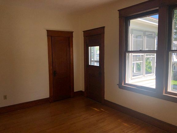 3rd image of 44 Southern Blvd Floor 2