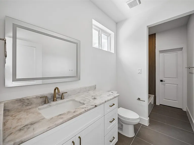 1032 W 17th St #A — Photo 13