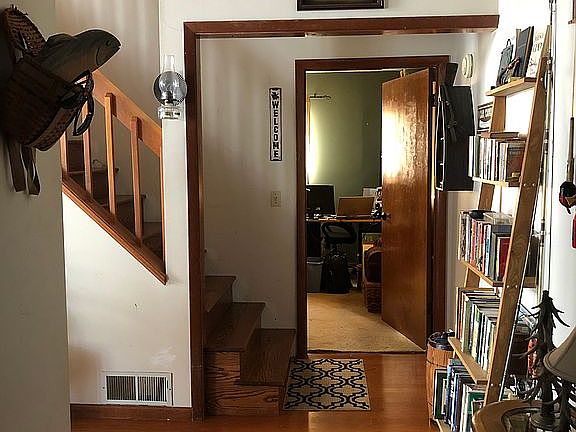 5th image of 519 Linden St