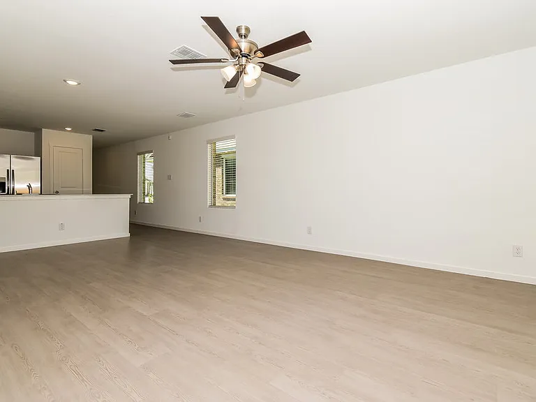 1718 Crossbill St — Photo 4