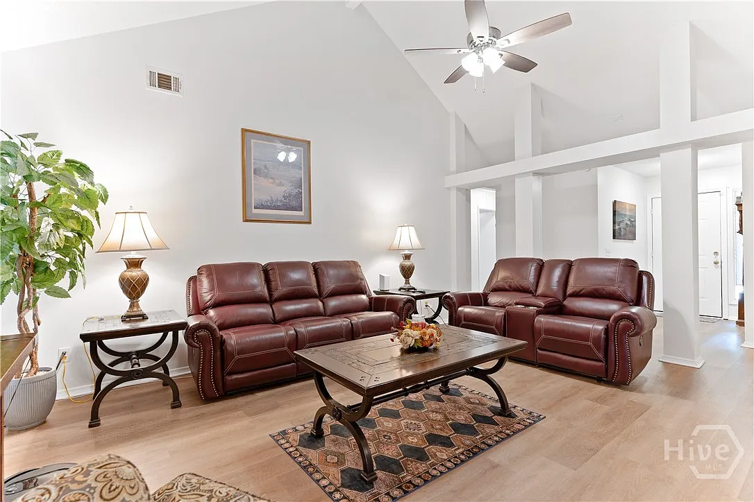 3 bed, 2.0 bath, 1462 sqft, $2,700 — Photo 4