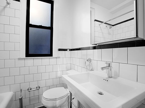 4th image of 208 W 23rd St APT 1509