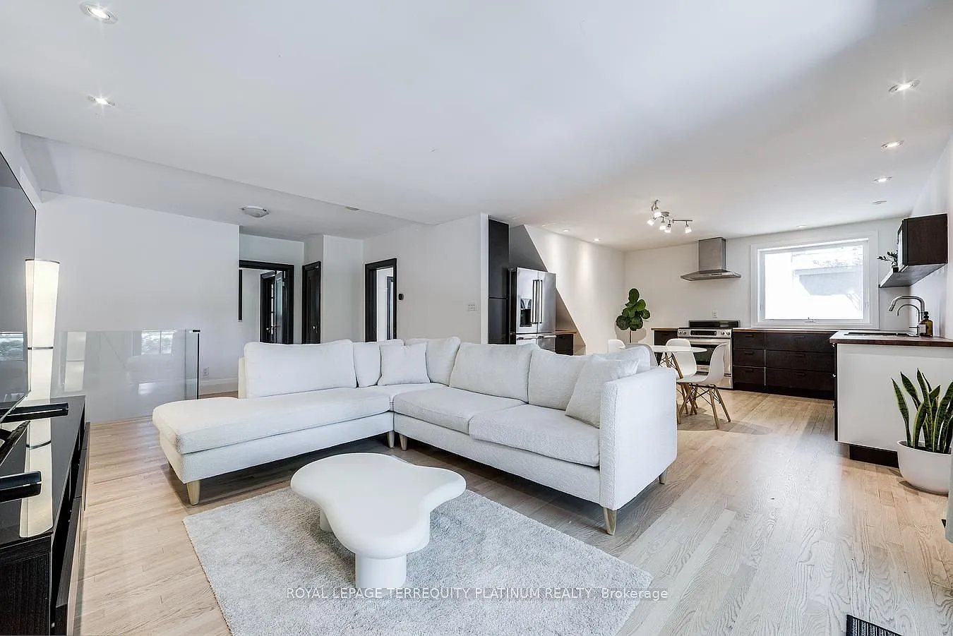 4 bed, $3,850 — Photo 1