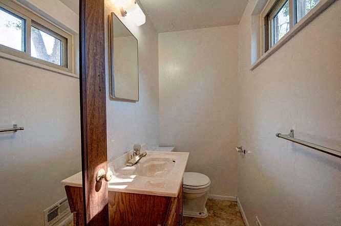 3265 Moorhead Avenue Bathroom