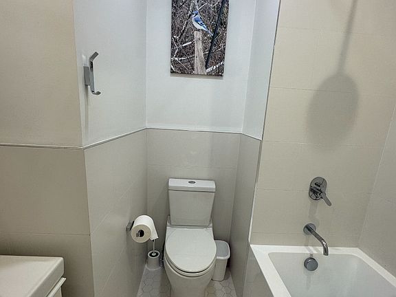 4th image of 930 Cove Rd #2