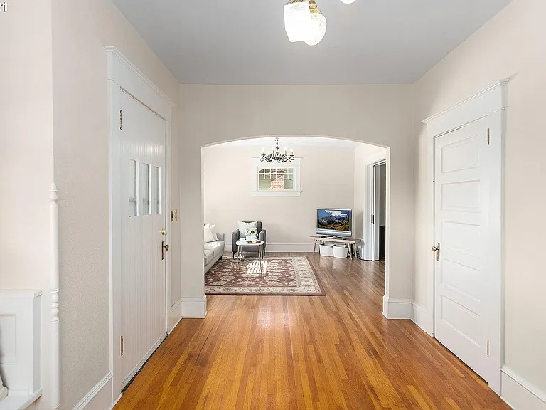 3234 SE Cesar E Chavez Blvd — Photo 5
