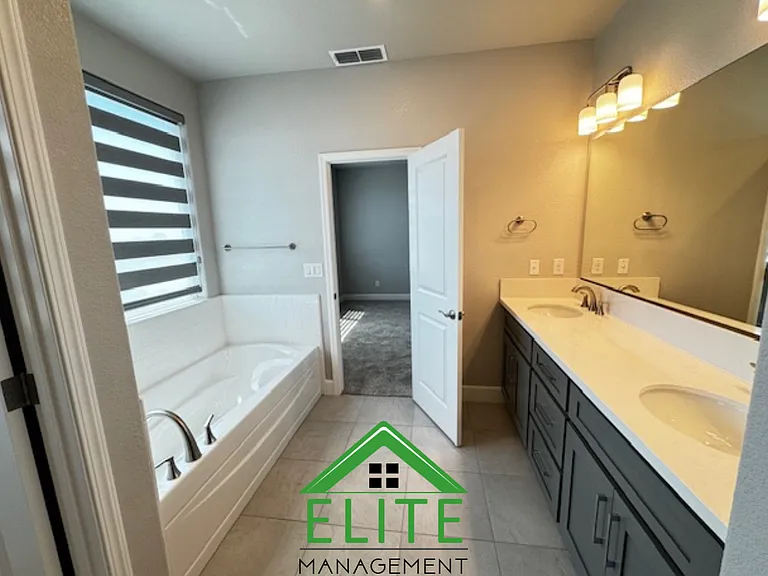 3008 Vaughn Way — Photo 10