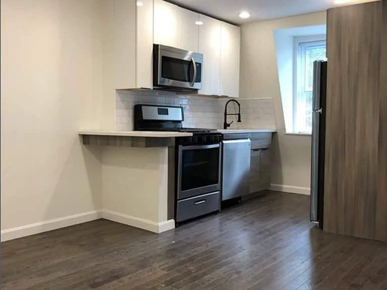 92 Lexington St #3 — Photo 1