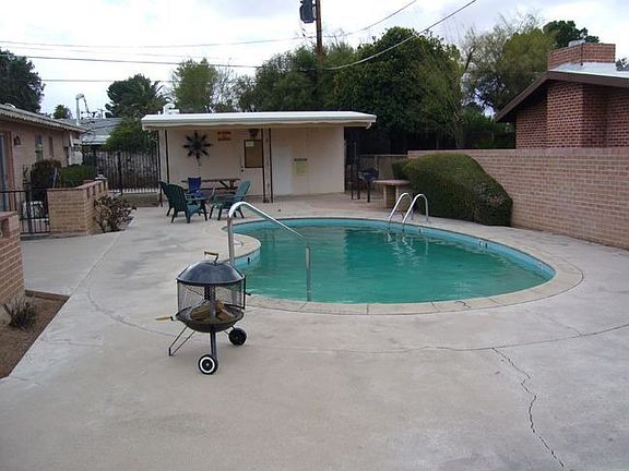 Pool Area w/Laundry