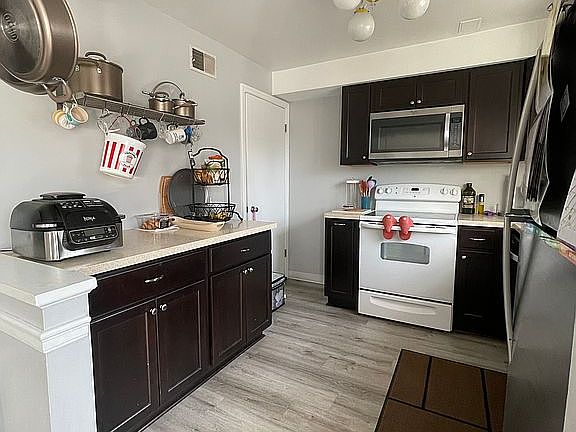 3rd image of 218 Walnut St