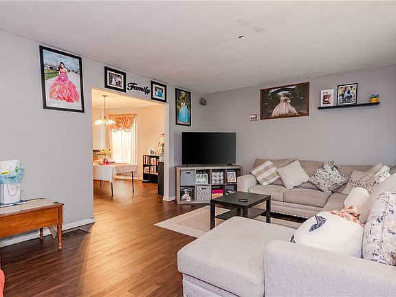 4th image of 634 Saint Nicholas Ave