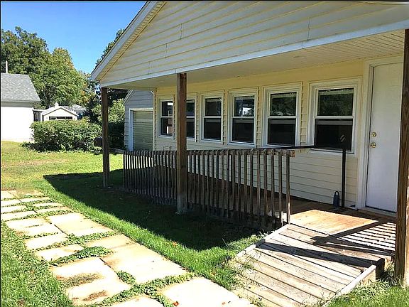 2nd image of 517 Lincoln Lake Ave SE