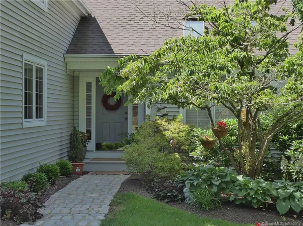 24 Westview Ln, Brookfield, CT 06804