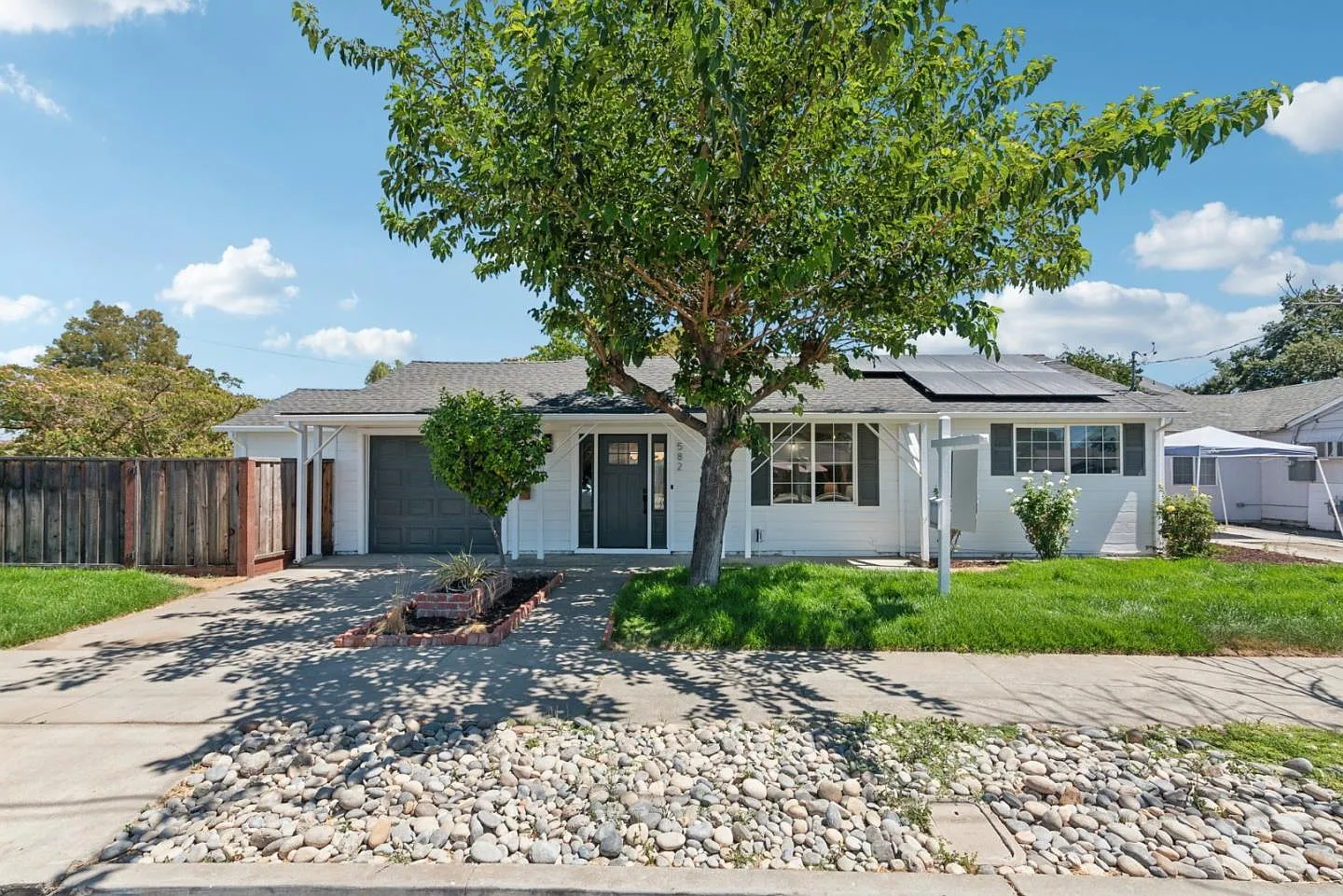 582 Adelle St photo 1