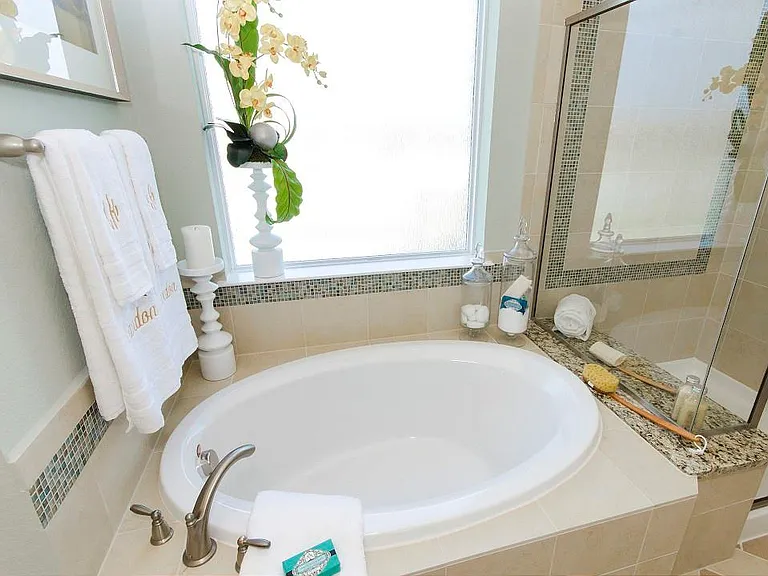 6105 Claridge Ln — Photo 10