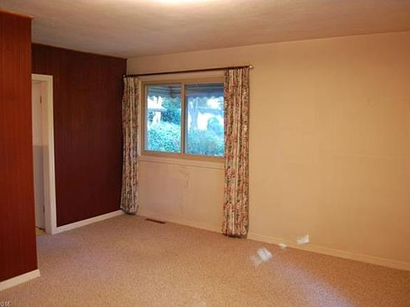 3rd image of 242 Oakdale Dr #192-195