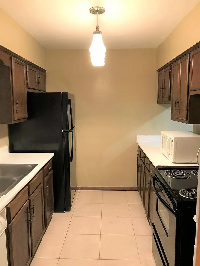 5 Bedroom Home Walking Distance to FSU! Pre-Lease August 2027! — Photo 3