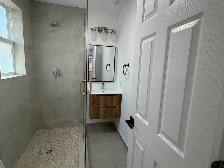 385 Irwin St #B — Photo 20