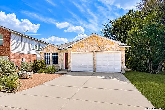 3 bed, 2.0 bath, 1761 sqft, $2,200 — Photo 2