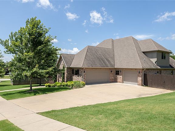 5th image of 421 N Limestone Dr