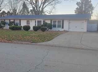 1707 Deerfield Rd, Chatham, IL 62629