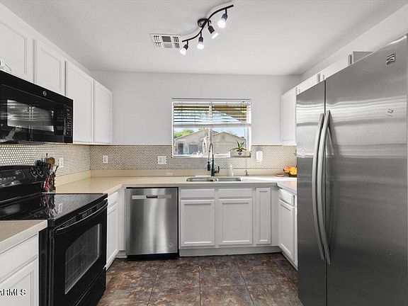 3rd image of 16236 W WOODLANDS Avenue