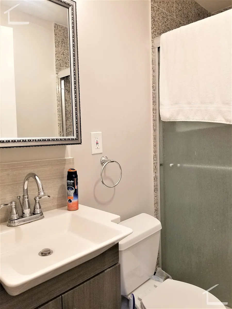 Building Photo - 77 Linden St #1