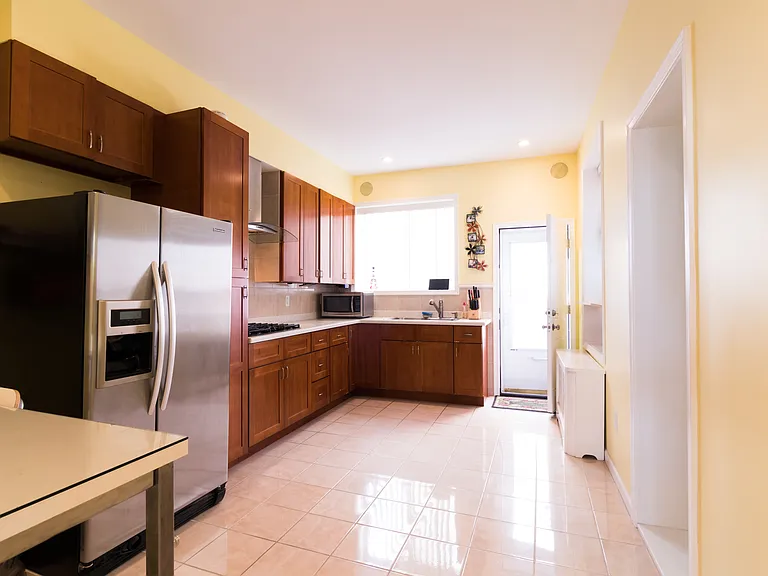 633 Washington Ave #1 — Photo 12