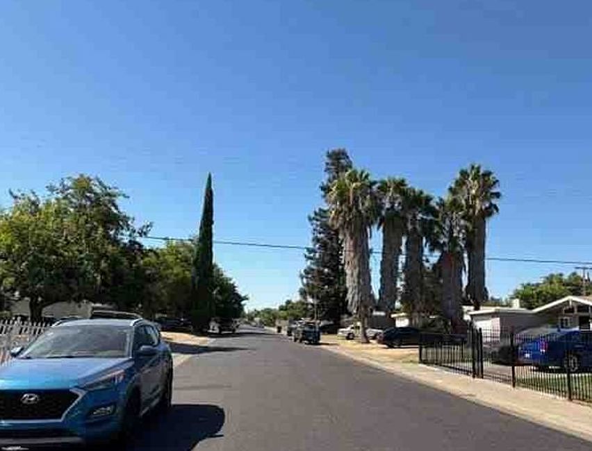 Exterior Neighborhood (street photo)