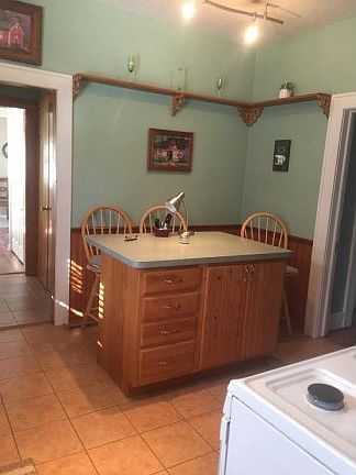 5th image of 108 S Saint Clair St