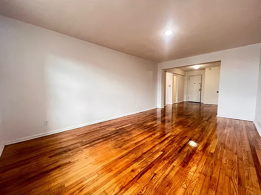 Rented by Queens Apartments Realty LLC | media 9