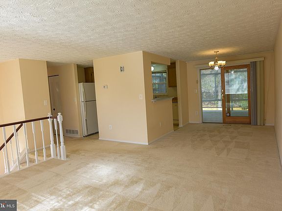 3rd image of 3043 Burchlawn St