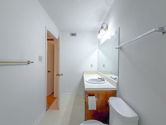3rd image of 1701 Forest Ln