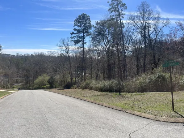 630 River Landing Dr, Soddy Daisy, TN 37379