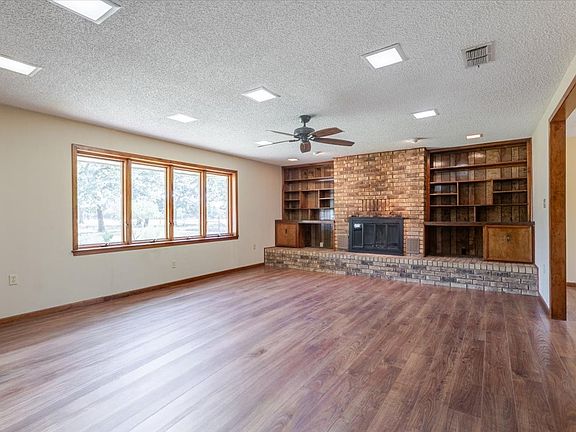5th image of 2136 Hayes Rd