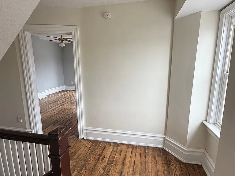 49 W Commerce St — Photo 38