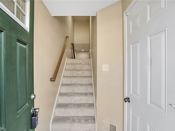 4th image of 230 Broadstone Dr