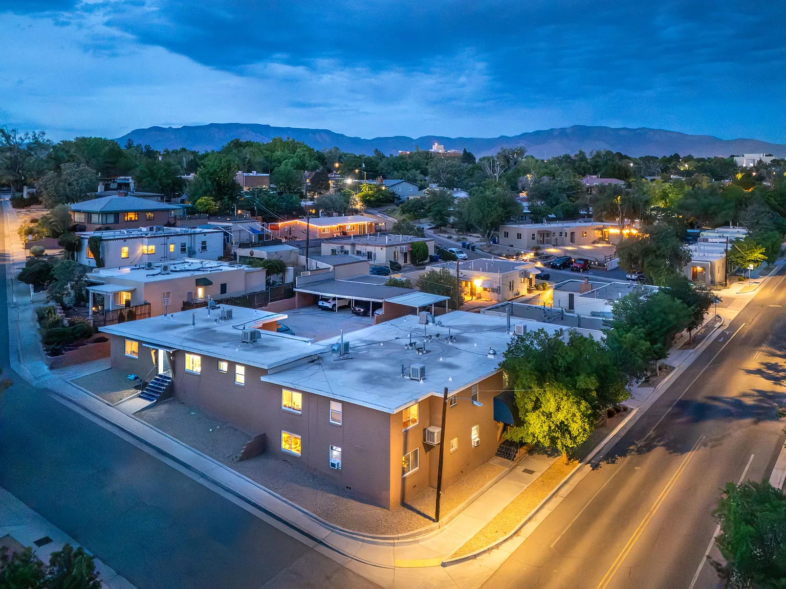 1209 MLK - 750 SF Renovated Mid-Century Modern 1 BD 4 Blocks to UNM — Photo 2