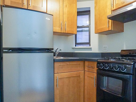 4th image of 303 E 94th St APT 4M