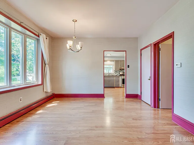 10 Jeff St — Photo 6