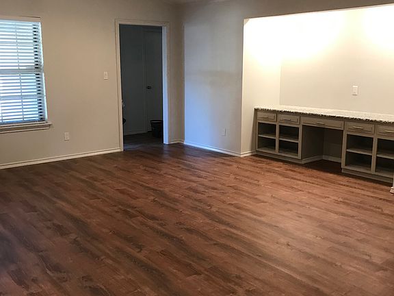 5th image of 2118 Southmoor Dr