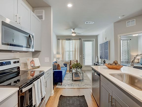 3rd image of 1325 Choate Pkwy #1216