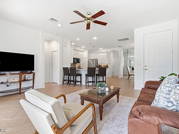 5th image of 10521 Diamante Way