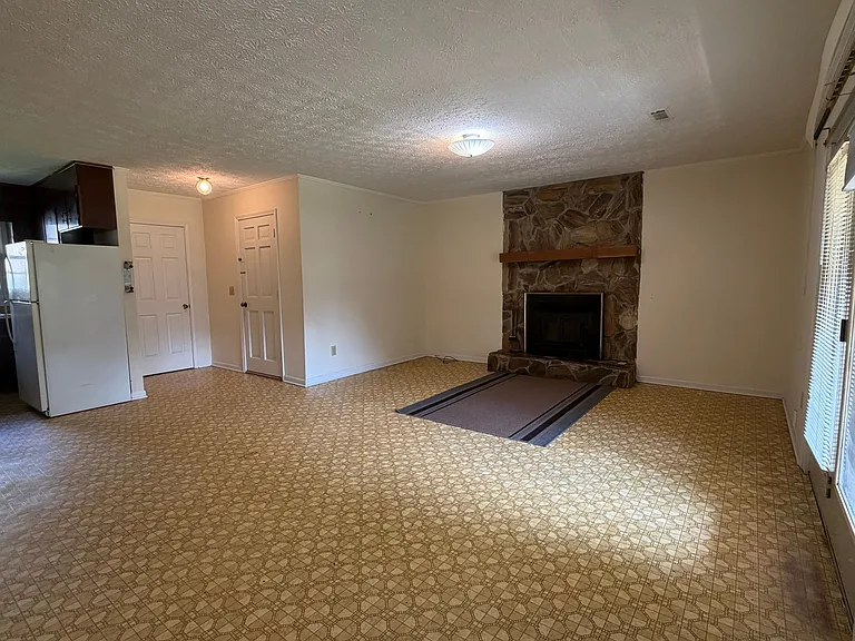 120 Pinecrest Dr #B — Photo 1