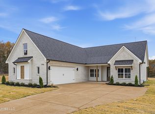 2956 Molly Cv, Nesbit, MS 38651