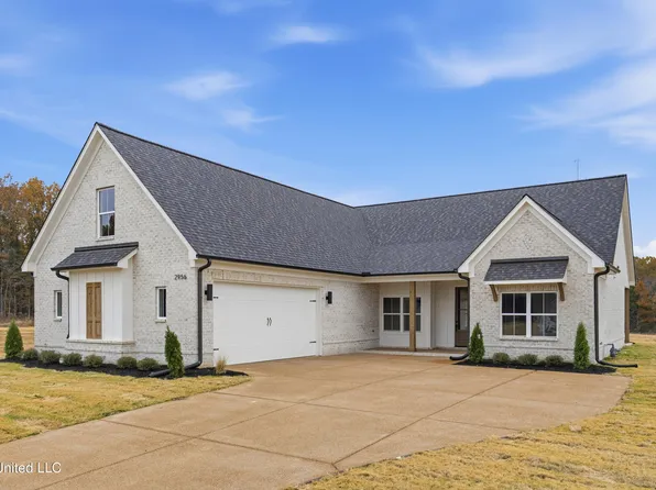 2956 Molly Cv, Nesbit, MS 38651