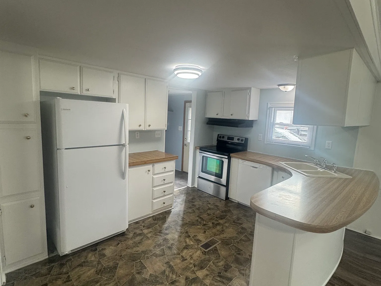 3 bed, 1500 sqft, $1,650 — Photo 3