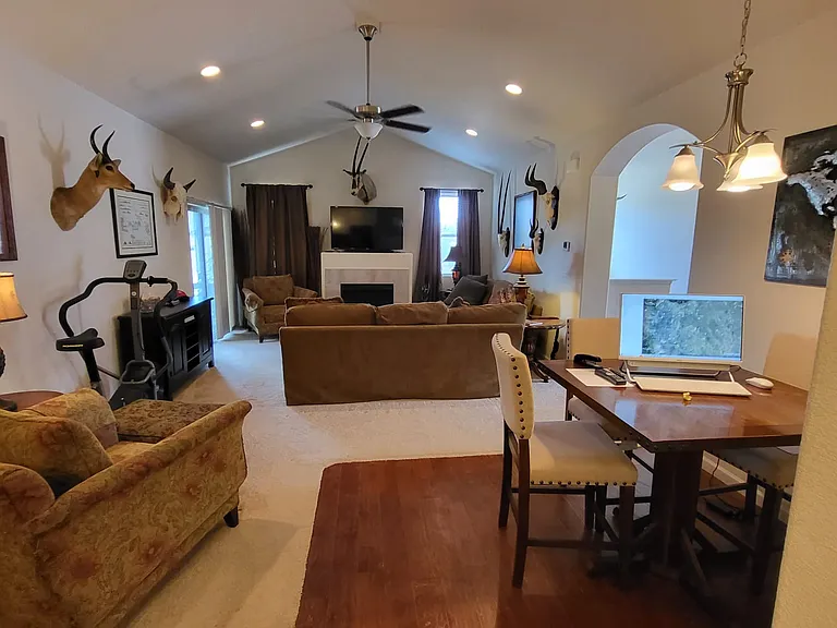 6613 Folsom Hts — Photo 7