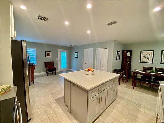 4th image of 258 Clara Vista St