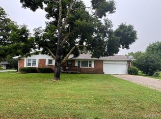 853 Sunset Ave, Marshfield, MO 65706